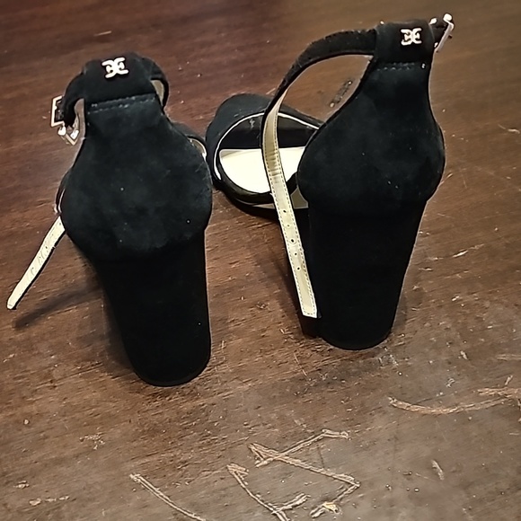 Black Heels - Picture 3 of 4